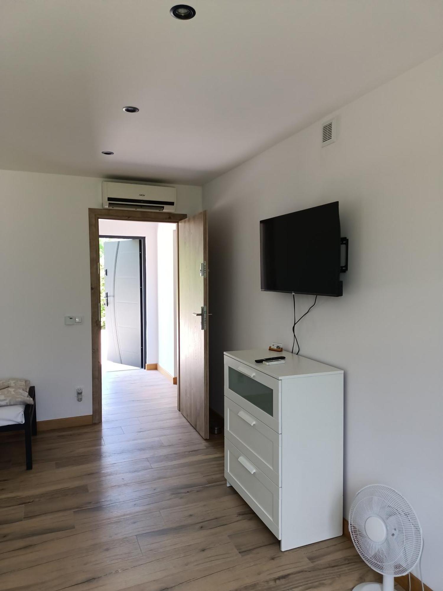 Letnia Oaza "Akacja" Apartment Sobienie Jeziory Ngoại thất bức ảnh