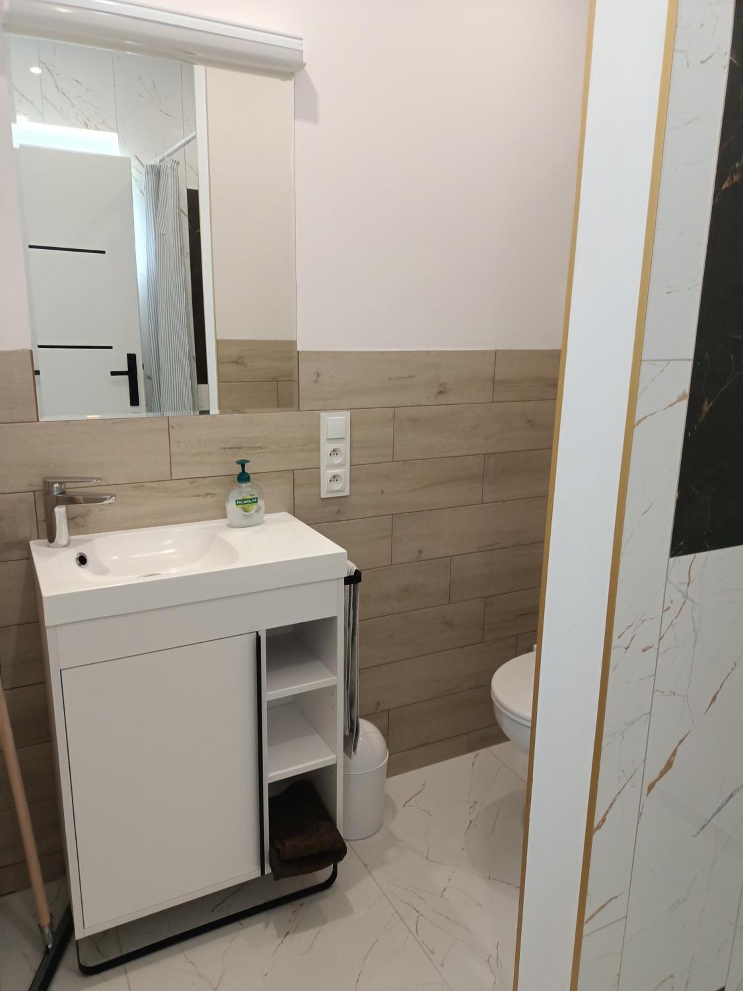 Letnia Oaza "Akacja" Apartment Sobienie Jeziory Ngoại thất bức ảnh