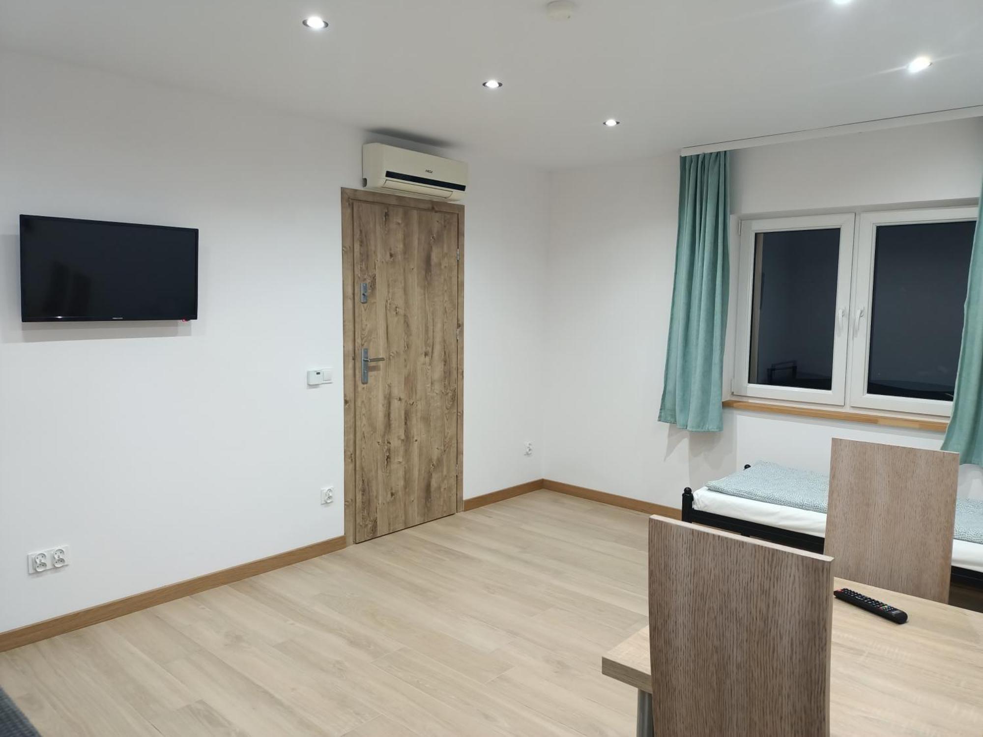 Letnia Oaza "Akacja" Apartment Sobienie Jeziory Ngoại thất bức ảnh